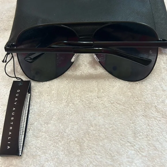 Quay Australia Vivienne Black Aviator Sunglasses with case NWT - Picture 4 of 8